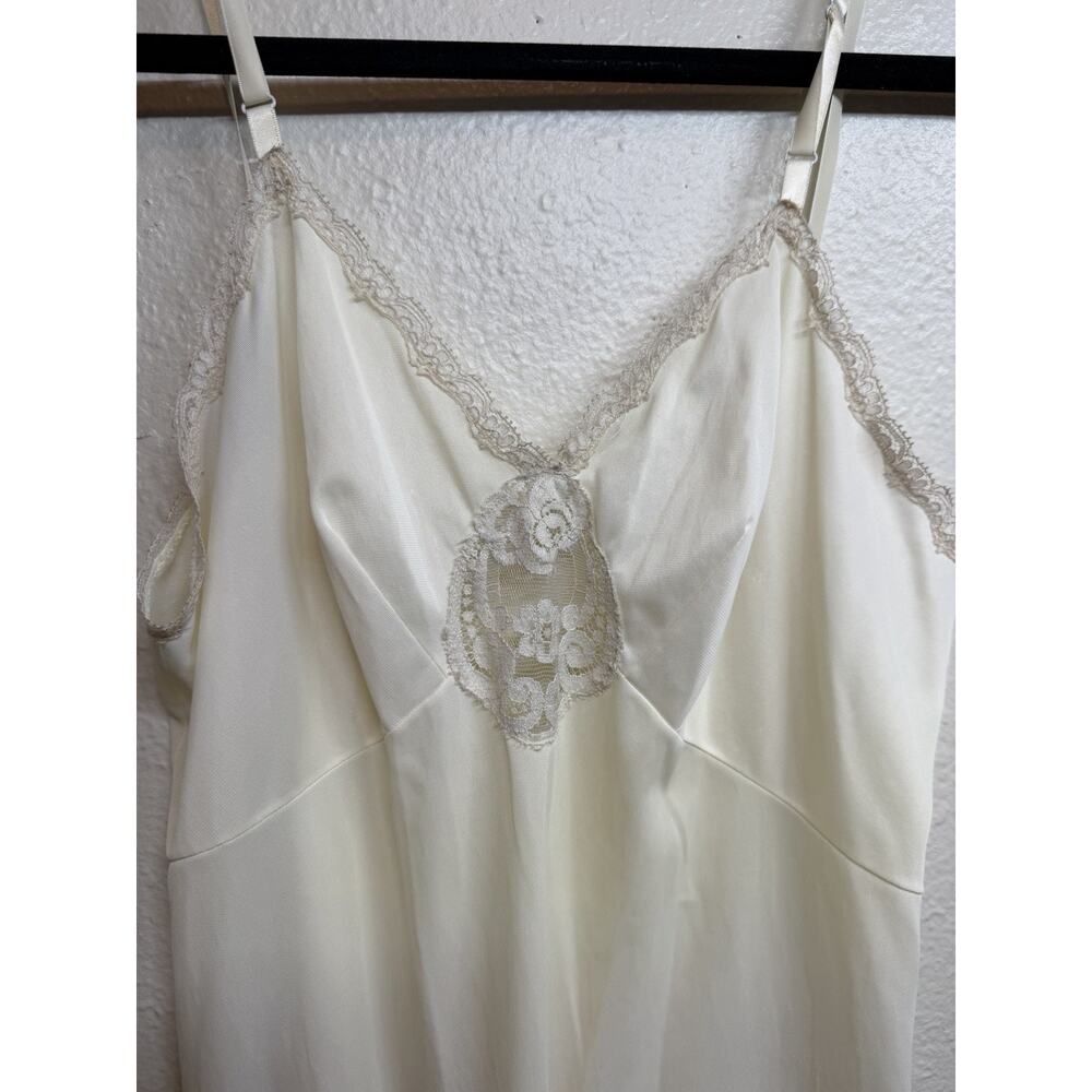 Vintage Vanity Fair Slip Dress Ivory Lace Nylon Nightgown Size 34